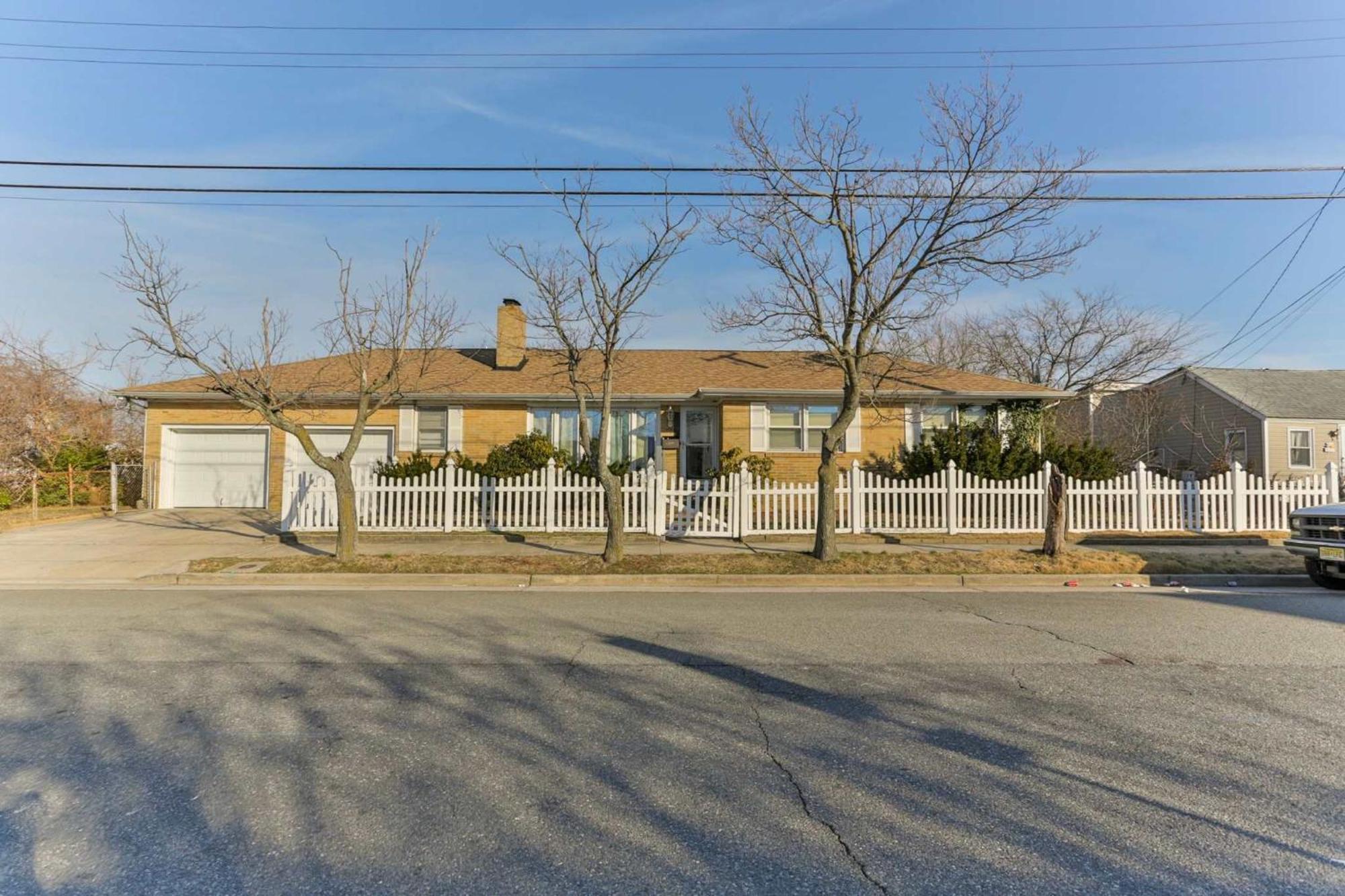 Spacious Waterfront Atlantic City Living With Rec Room Exterior photo